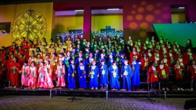 Natal de Curitiba 2025: Filmes ao ar livre e corais encantam público nesta sexta