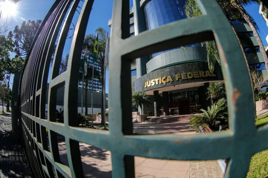 Operação mira vara de Curitiba que conduziu a Lava Jato Vara de Curitiba responsável pela Lava Jato é alvo de operação