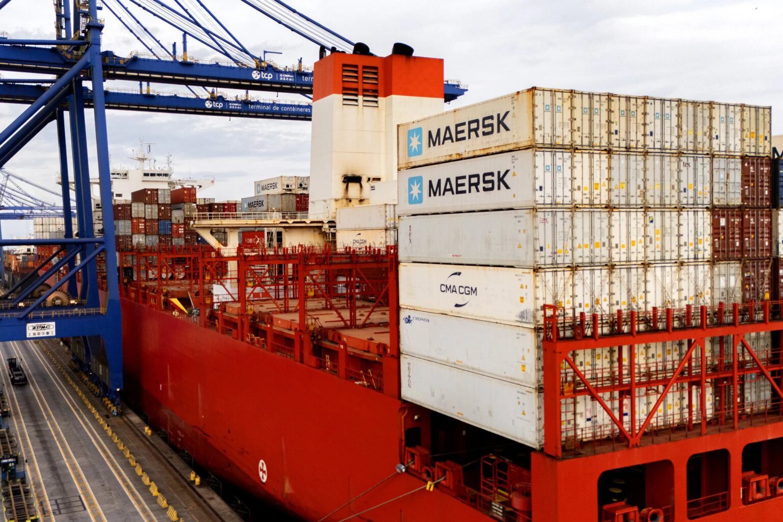 Paraná se destaca em cinco setores de exportação, como seda e chapéus Paraná lidera exportações em cinco setores, incluindo seda e chapéus