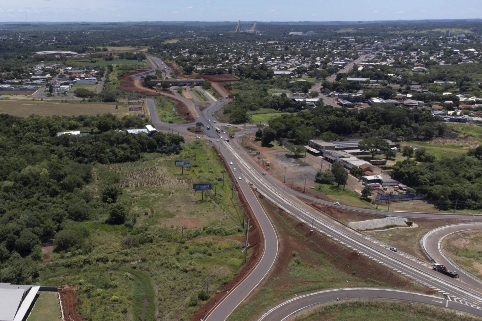 Perimetral Leste em Foz do Iguaçu tem mil veículos em um dia Nova Perimetral Leste em Foz do Iguaçu registra mil veículos em 24 horas