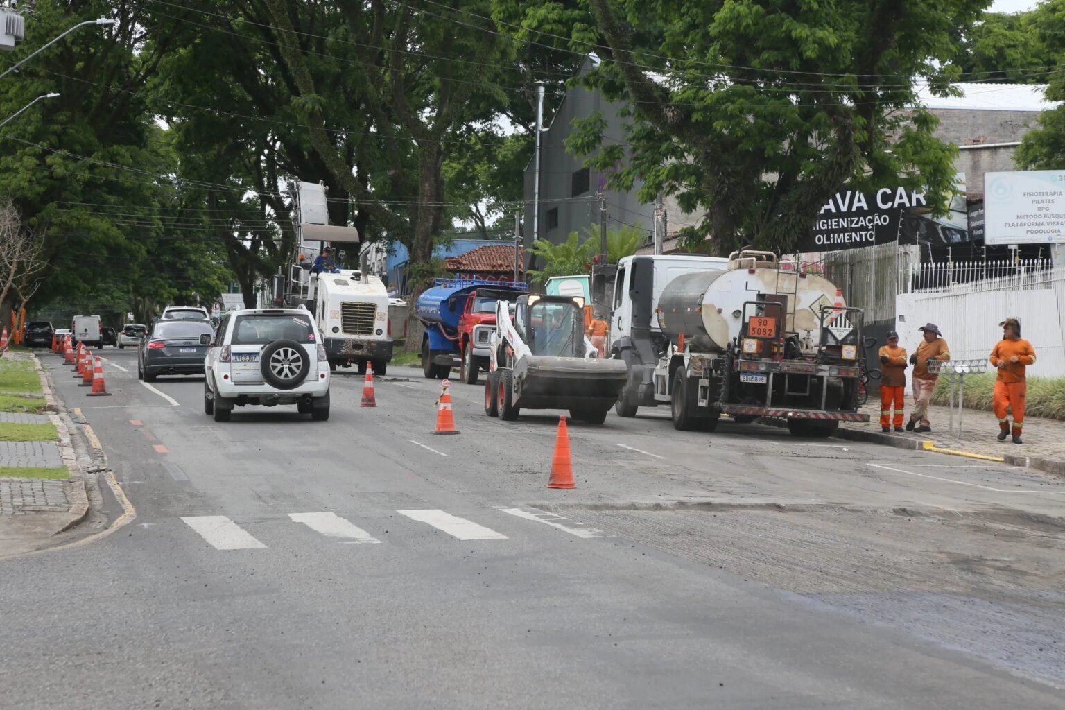 Rua México no Bacacheri recebe melhorias no pavimento