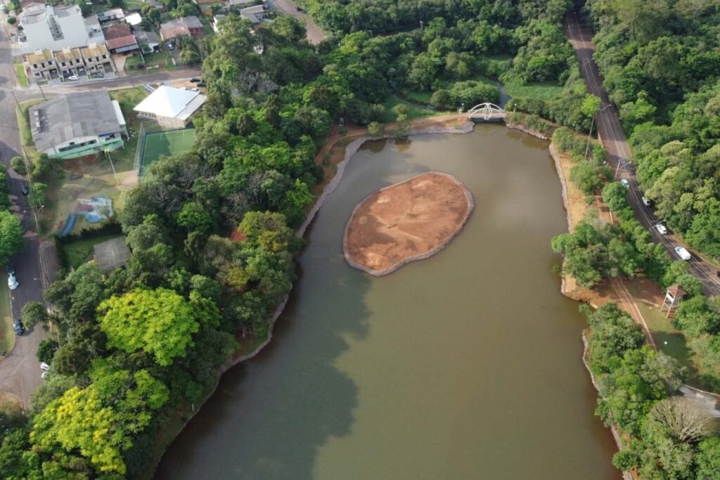 Sanepar prossegue com obras em terreno de resíduos em Cascavel Sanepar avança nas obras de terreno que recebeu resíduos do Lago Municipal de Cascavel - O Paraná