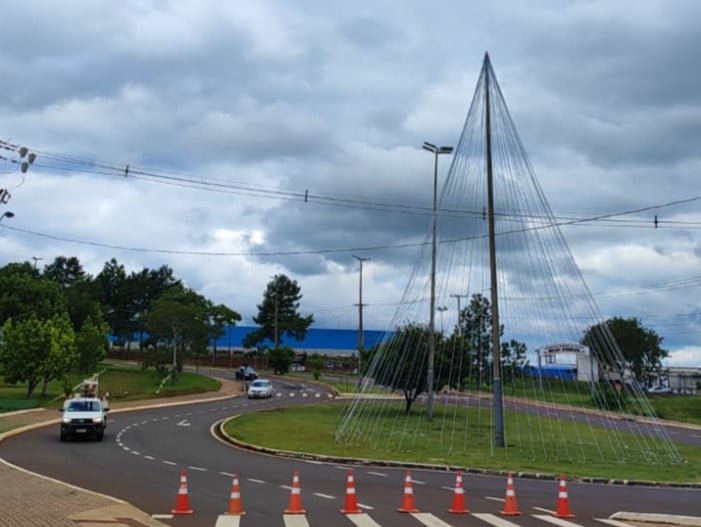 Trecho da Av. Rocha Pombo no Lago Municipal ficará bloqueado Atenção condutores! Trecho da Av. Rocha Pombo, no Lago Municipal, ficará bloqueado até quinta