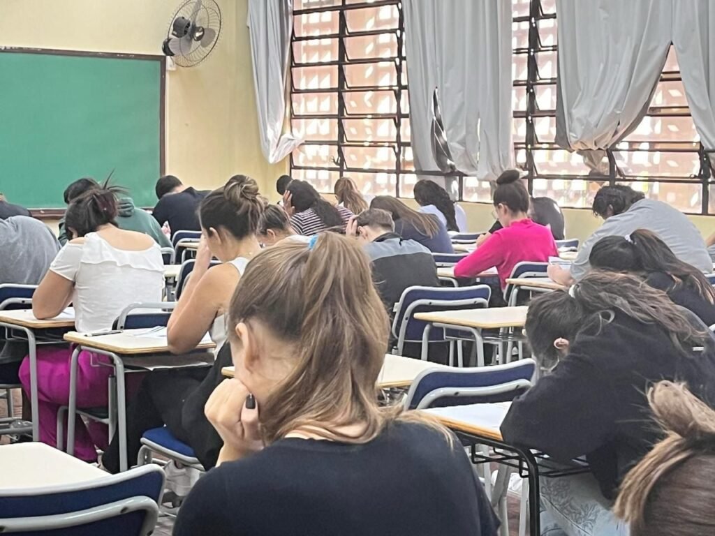 Unioeste recebe mais de 15 mil inscrições para vestibular domingo Unioeste espera mais de 15 mil candidatos para o Vestibular neste domingo - O Paraná