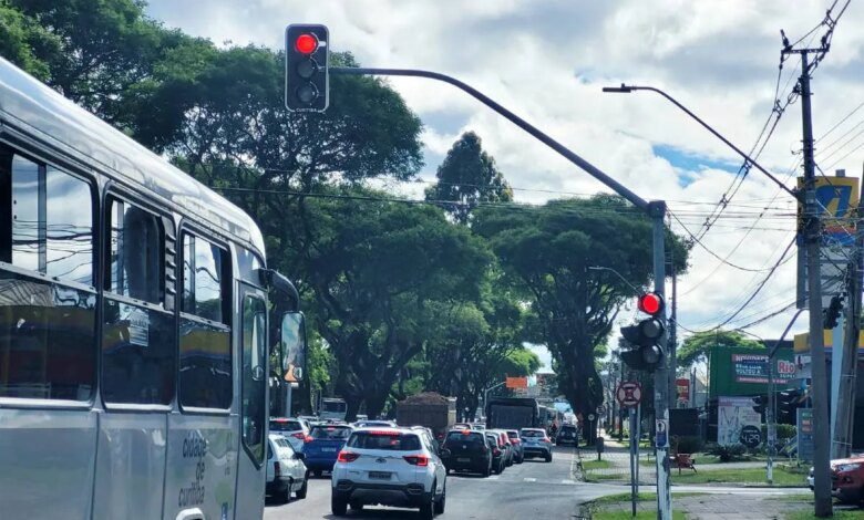 Novo Viaduto do Tarumã gera o caos em avenida e exige paciência de curitibanos